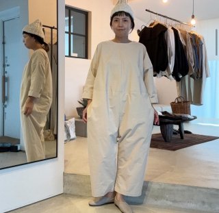 <img class='new_mark_img1' src='https://img.shop-pro.jp/img/new/icons14.gif' style='border:none;display:inline;margin:0px;padding:0px;width:auto;' />jump suit slim ivory