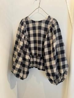 <img class='new_mark_img1' src='https://img.shop-pro.jp/img/new/icons14.gif' style='border:none;display:inline;margin:0px;padding:0px;width:auto;' />Poan  blackbeige tops