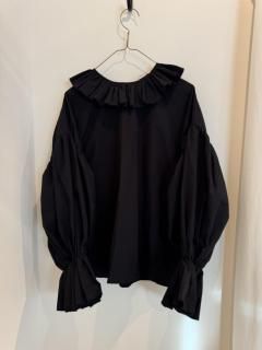 <img class='new_mark_img1' src='https://img.shop-pro.jp/img/new/icons14.gif' style='border:none;display:inline;margin:0px;padding:0px;width:auto;' />charm blouseblack