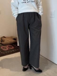 <img class='new_mark_img1' src='https://img.shop-pro.jp/img/new/icons14.gif' style='border:none;display:inline;margin:0px;padding:0px;width:auto;' />stripe  straight pantscharcoal