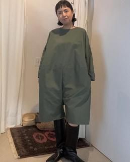 <img class='new_mark_img1' src='https://img.shop-pro.jp/img/new/icons14.gif' style='border:none;display:inline;margin:0px;padding:0px;width:auto;' />jump suit slim half pantskhaki