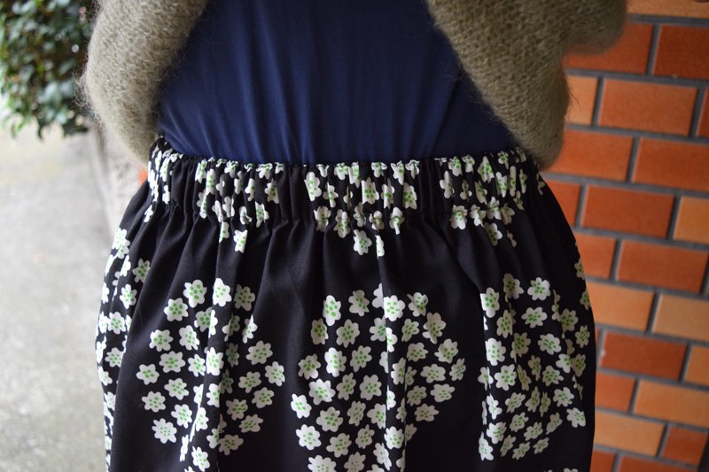 marimekko “PUKETTI”（黒）ポケット付きのハンドメイドスカート